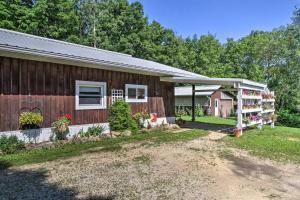 Gallery image of La Crescent Cottage on Minnesota Bluffs with View! in La Crescent
