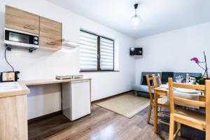 Kuchyňa alebo kuchynka v ubytovaní Apartamenty "Zielony Zakątek" Olcza Zakopane