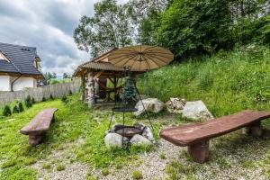 Vonkajšia záhrada v ubytovaní Apartamenty "Zielony Zakątek" Olcza Zakopane