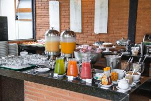Opções de café da manhã disponíveis para hóspedes em Hotel Aromas de Penedo