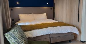 Postel nebo postele na pokoji v ubytování Vakantiepark Wilhelm Tell Vakantieappartement + 23 fotografií