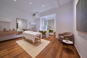 a living room with a table and a bedroom at Hotel Quinta Do Furao in Santana
