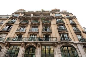 a tall building with windows and balconies at LE MARAIS PRESTIGE Luxueux - Cosy - Wifi in Paris
