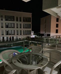 Bazén v ubytování Duki's Apartments nebo v jeho okolí