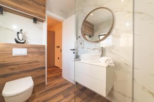 Koupelna v ubytování Luxury Villa Favela with heated pool