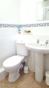 A bathroom at Caerhys B&B 