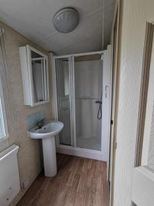 Gallery image of Private Caravan on Palins Holiday Park, North Wales in Foryd