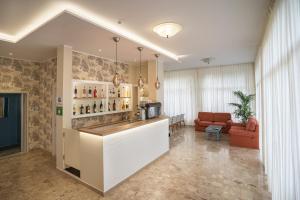 a lobby with a bar and a living room at Hotel Happy in Milano Marittima