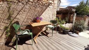 Foto dalla galleria di Sous le Château a Rustrel