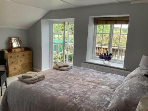 En eller flere senge i et værelse på Church Cottage, Charmouth + 63 billeder