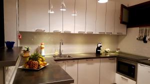 a kitchen with a plate of fruit on a counter at Top View Acantilados de Los Gigantes in Acantilado de los Gigantes