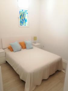 A bed or beds in a room at Apartamento en el Rastro