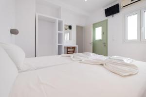 Ένα ή περισσότερα κρεβάτια σε δωμάτιο στο Lorenzo Studios and Suites Paros