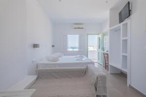Ένα ή περισσότερα κρεβάτια σε δωμάτιο στο Lorenzo Studios and Suites Paros