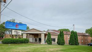 a sign in front of a building at Motel 6 Rockford, Il in Rockford