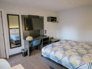 Postel nebo postele na pokoji v ubytování Motel 6 Tigard, Or - Portland Southwest