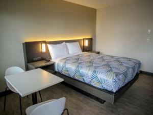 Postel nebo postele na pokoji v ubytování Motel 6 Tigard, Or - Portland Southwest