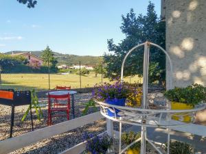 a garden with a table and chairs and flowers at Rustico alla Quercetta in Verona
