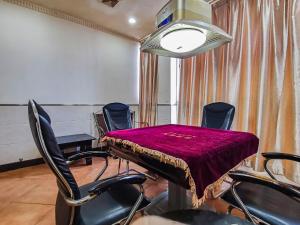 Paco Hotel BeiJing Road Metro Guangzhou-Free Shuttle Bus For Canton Fair的休息区