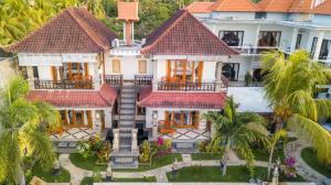 Un jardín fuera de Amed Beach Resort