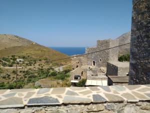 a view of the ocean from a castle at panos stone tower in Páliros