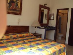 Ένα ή περισσότερα κρεβάτια σε δωμάτιο στο Vallarta Jr Suites in the exclusive Zona Romantica