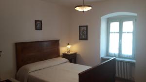 a bedroom with a bed and a window and a lamp at Casa SAN FELICE in Mori