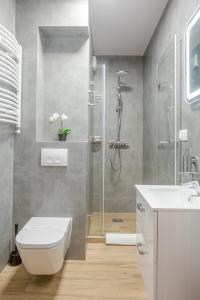 Kúpeľňa v ubytovaní SKY APARTMENTS POZNAŃ + 26 fotografií