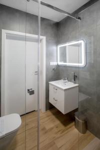 Kúpeľňa v ubytovaní SKY APARTMENTS POZNAŃ