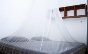 Rúm í herbergi á BK Homestay, Batukaras