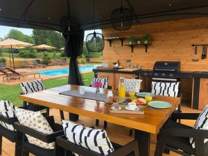 Bazén v ubytovaní Zoe Luxury House alebo v jeho blízkosti