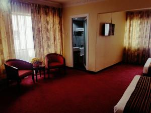 Ruang duduk di Palace Hotel