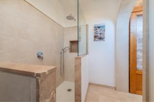 A bathroom at Can Miquel