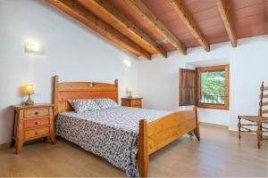 A bed or beds in a room at Can Miquel