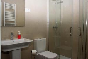 A bathroom at APARTAMENTOS GyC VIVIENDAS GOLD