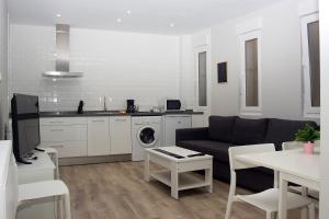 A kitchen or kitchenette at APARTAMENTOS GyC VIVIENDAS GOLD