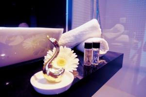 a bathroom counter with a vase with a flower on it at Aveiro, Ria e Fado in Aveiro