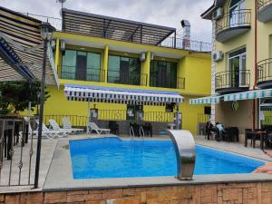 Piscina di Delta Hotel o nelle vicinanze