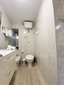 A bathroom at Tecla House