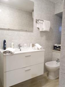 A bathroom at Tecla House