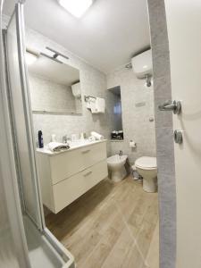 A bathroom at Tecla House