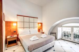 Łóżko lub łóżka w pokoju w obiekcie Hotel Garibaldi