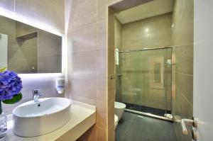 Koupelna v ubytování Porto Domus Hotel
