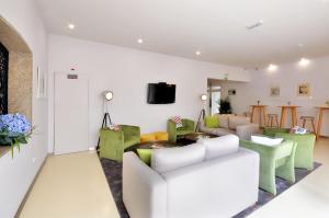 TV a/nebo společenská místnost v ubytování Porto Domus Hotel