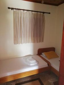 Postel nebo postele na pokoji v ubytování Kastraki Villas