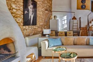 A seating area at Casa Azul at Masia Nur Sitges, Adults only