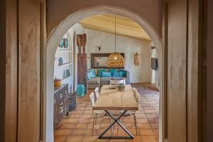 Et tv og/eller underholdning på Casa La Premsa at Masia Nur Sitges, Adults only