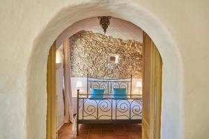 En eller flere senge i et værelse på Casa La Premsa at Masia Nur Sitges, Adults only + 11 billeder