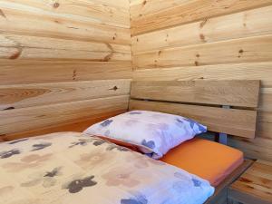 a small room with a bed and a pillow at Camping Piccolo Paradiso in Avegno