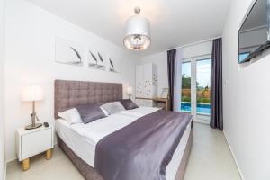 Postel nebo postele na pokoji v ubytování Villa Nia + 25 fotografií